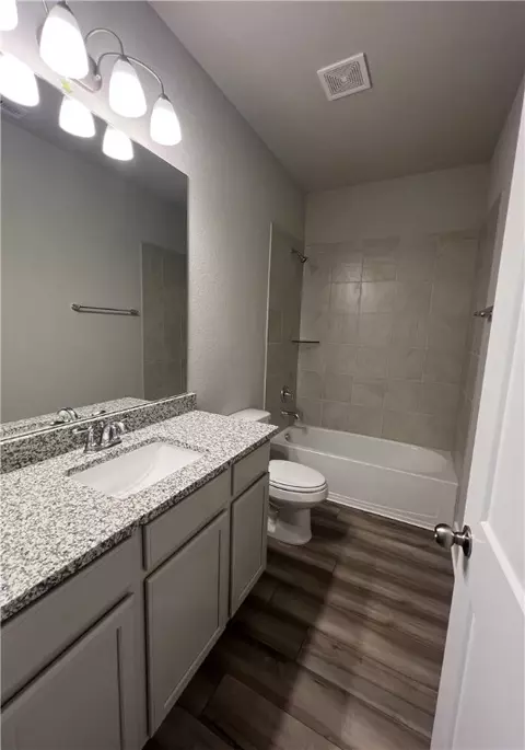 Bath - 5307 Lyle Pl, Bryan, TX 77807 photo 3 of 4