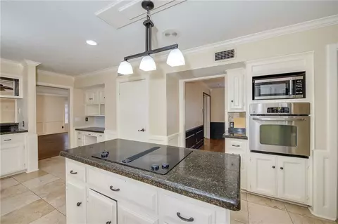 2804 Meadow Briar, Bryan, TX 77802 photo 6