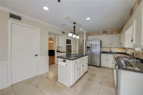 2804 Meadow Briar, Bryan, TX 77802 photo 8