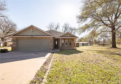 949 Avenue E, Somerville, TX 77879