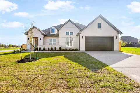 5020 Royal Arch Dr, Bryan, TX 77802