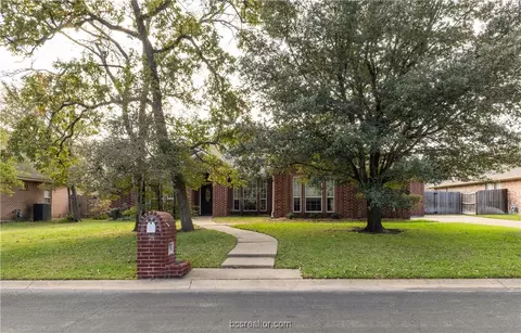 4604 Birdie Ct, College Station, TX 77845