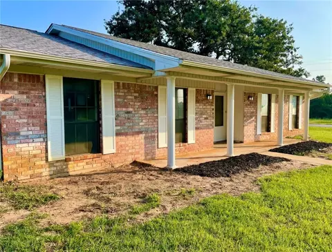 2 Gloccommora Ln, Hilltop Lakes, TX 77871