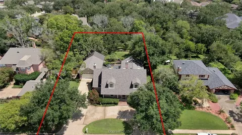 8611 Rosewood Dr, College Station, TX 77845