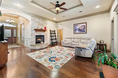 3911 Esquire Ct, Bryan, TX 77808 photo 8