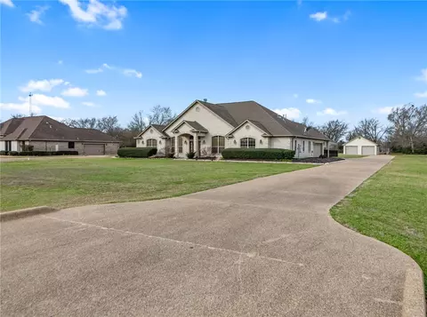 3911 Esquire Ct, Bryan, TX 77808 photo 4