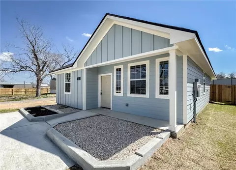 513 E Railroad Street 1, Franklin, TX 77856