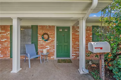 1305 Esther Blvd, Bryan, TX 77802 photo 3