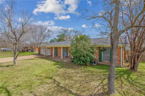 1305 Esther Blvd, Bryan, TX 77802 photo 2