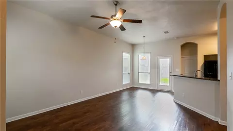 2005 Stubbs Dr, Bryan, TX 77807 photo 4