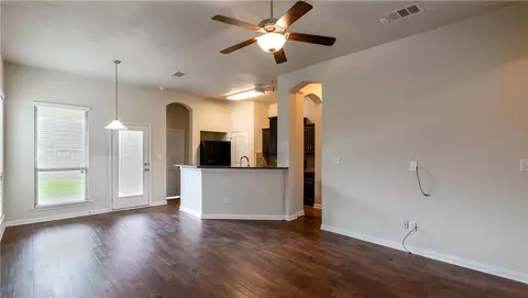 2005 Stubbs Dr, Bryan, TX 77807 photo 3