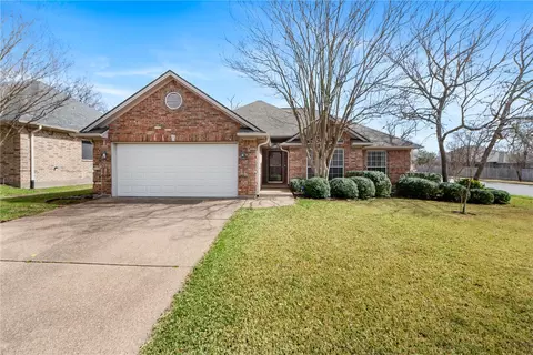 1800 White Stone Dr, Bryan, TX 77807