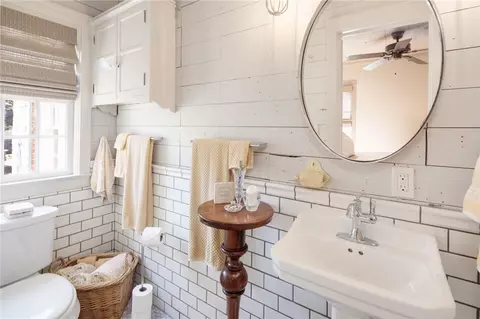 Bath - 709 E 32nd St, Bryan, TX 77803 photo 3 of 5