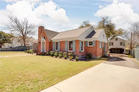 Exterior - 709 E 32nd St, Bryan, TX 77803 photo 3 of 10