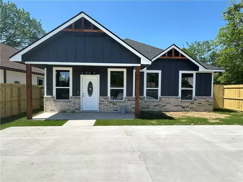 1011 Hunters Ln, Bryan, TX 77803