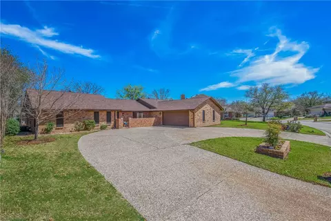 2367 W Briargate Dr, Bryan, TX 77802