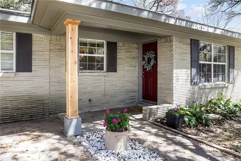 1921 Wayside Dr, Bryan, TX 77802