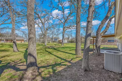 Exterior - 406 Tee Dr, Bryan, TX 77801 photo 2 of 3