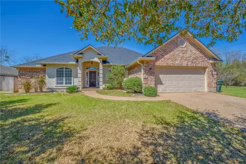 6203 Knightsbridge Ln, Bryan, TX 77802