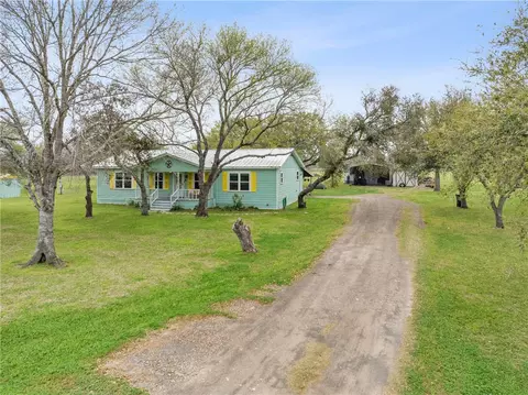 10708 Creek Bend Dr, Needville, TX 77461