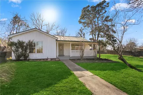 704 N Glass St, Franklin, TX 77856