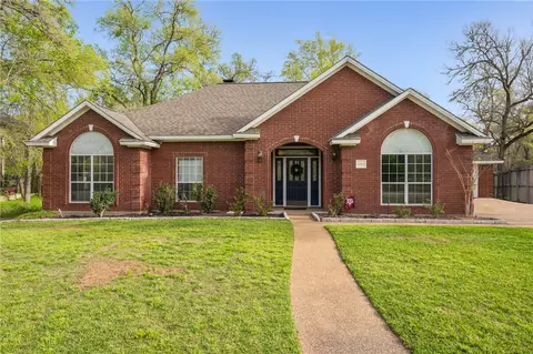 2109 Chippendale, College Station, TX 77840