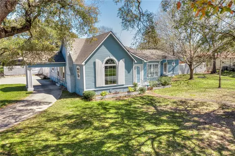 318 Victoria St, Navasota, TX 77868
