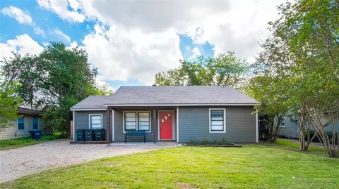 102 Moss St, College Station, TX 77840