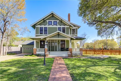 906 Grimes St, Navasota, TX 77868