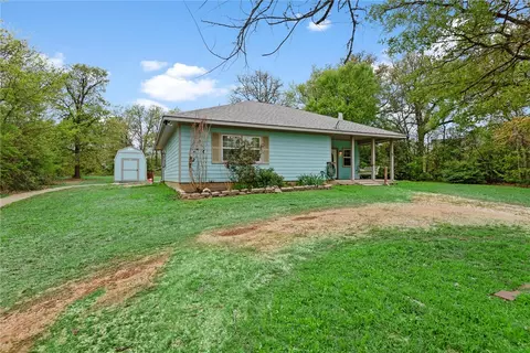 10804 Whispering Oaks Dr, Hearne, TX 77859