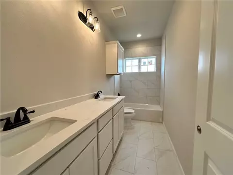 Bath - 3056 Teller Dr, Bryan, TX 77808 photo 4 of 4