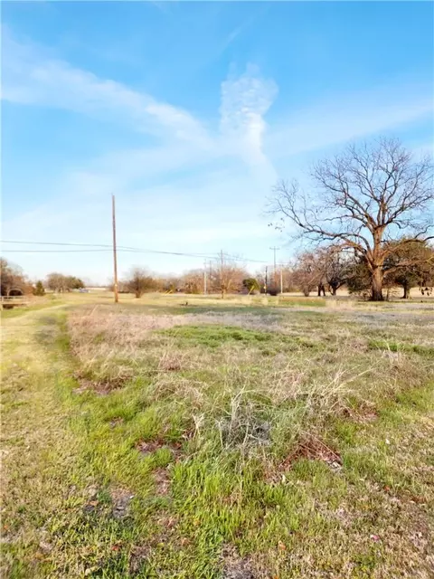 000 Moss St, Bryan, TX 77803 photo 4