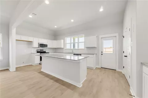 2826 Messenger Way, Bryan, TX 77803 photo 4