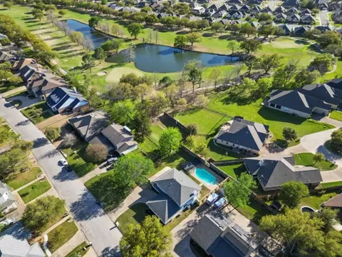 2302 W Briargate Dr W, Bryan, TX 77802