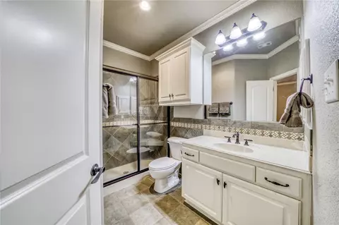 Bath - 4200 Serrano Ct, Bryan, TX 77802 photo 6 of 7