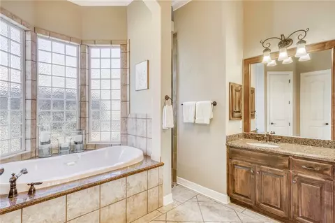 Bath - 4200 Serrano Ct, Bryan, TX 77802 photo 3 of 7