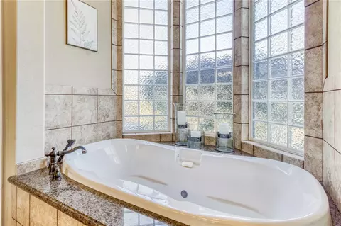 Bath - 4200 Serrano Ct, Bryan, TX 77802 photo 4 of 7