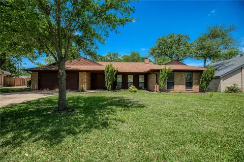2707 Windwood Dr, College Station, TX 77845