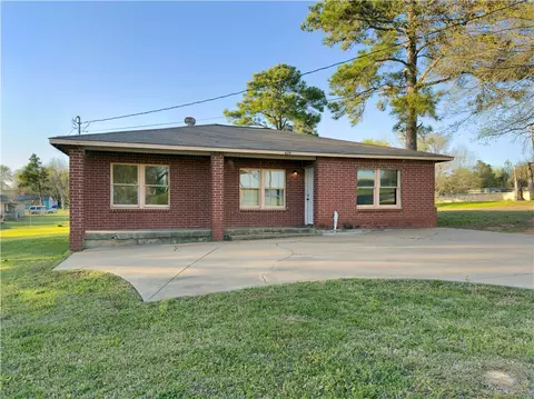 409 E 6th St, Hearne, TX 77859