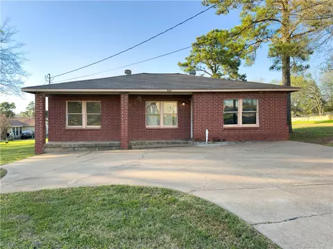 Exterior - 409 E 6th St, Hearne, TX 77859 photo 2 of 5
