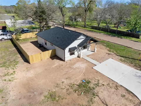 502 W Tenth St, Hearne, TX 77859