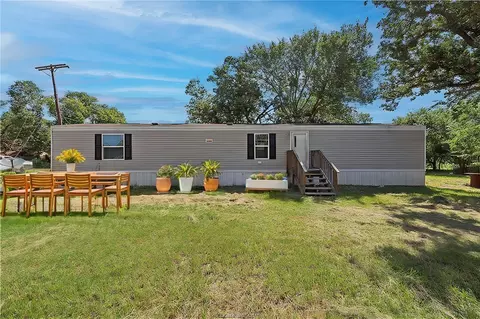 900 Post Oak St, Calvert, TX 77837