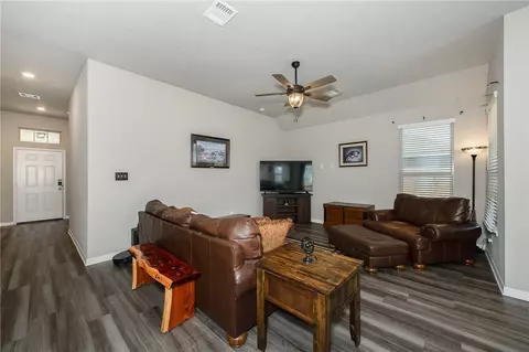 2024 Kathryn Dr, Bryan, TX 77807 photo 4