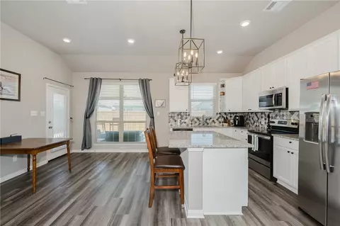 2024 Kathryn Dr, Bryan, TX 77807 photo 7