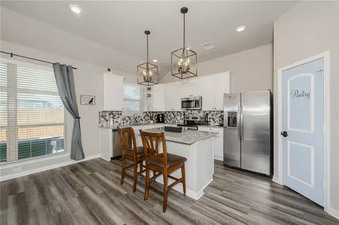 2024 Kathryn Dr, Bryan, TX 77807 photo 8