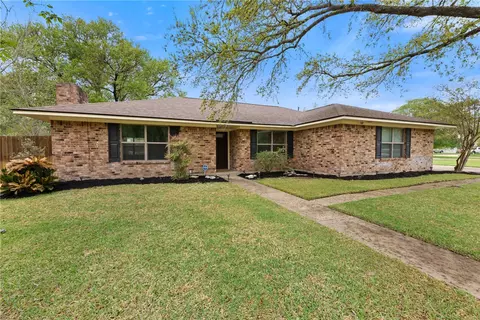 1816 Bee Creek Dr, College Station, TX 77840