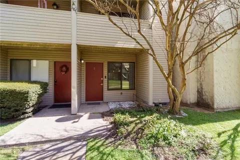 1900 Dartmouth Street C2, College Station, TX 77840