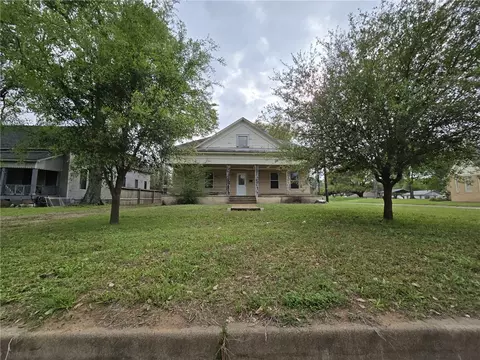 500 Cedar St, Hearne, TX 77859
