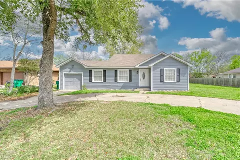 406 N Woodrow St, Madisonville, TX 77864