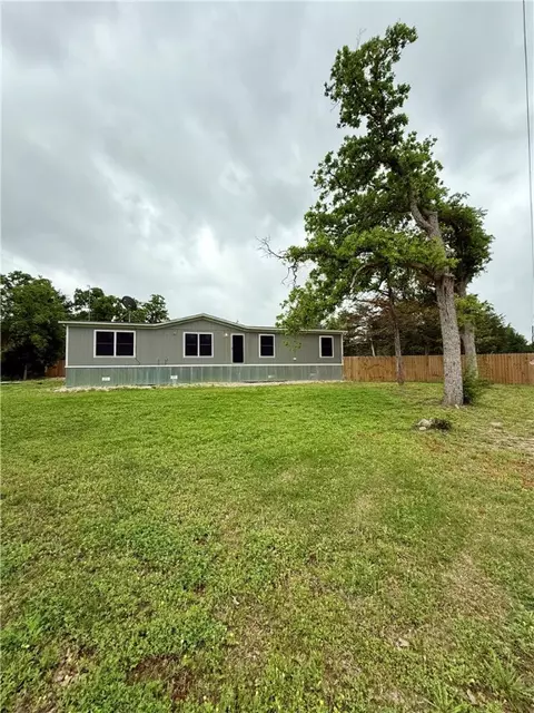 405 Shoreline Dr, Somerville, TX 77879